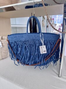 Bolso capazo rafia flecos azul
