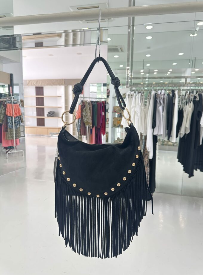Bolso flecos y tachuelas