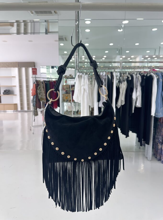 Bolso flecos y tachuelas