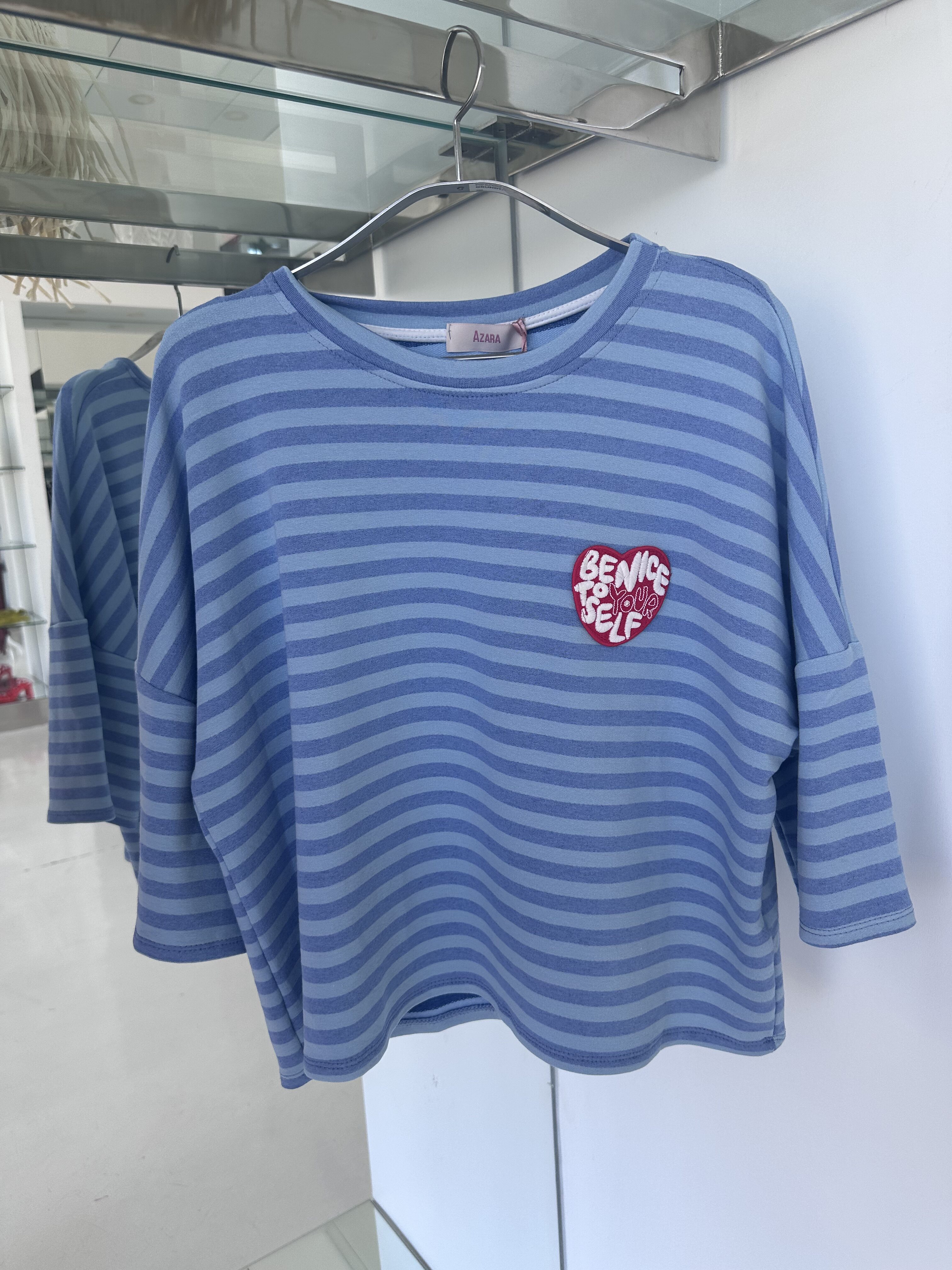Camiseta de rayas azules