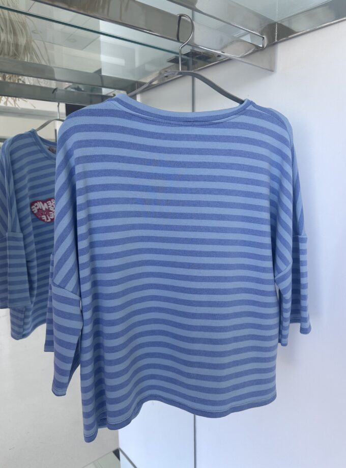 Camiseta de rayas azules