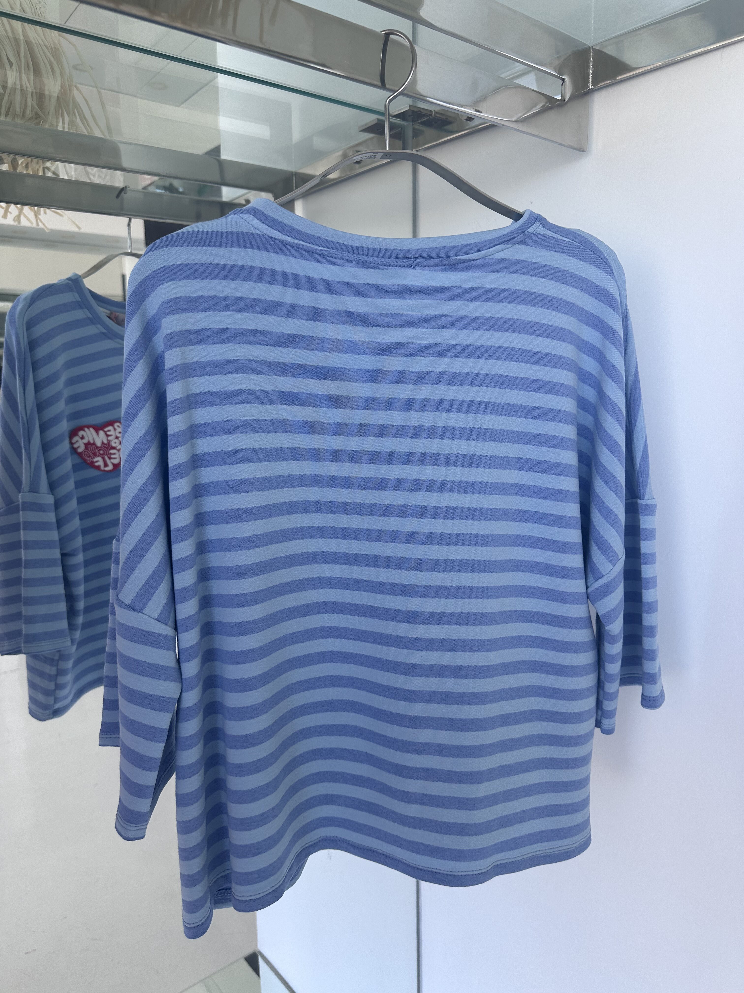 Camiseta de rayas azules - Imagen 2