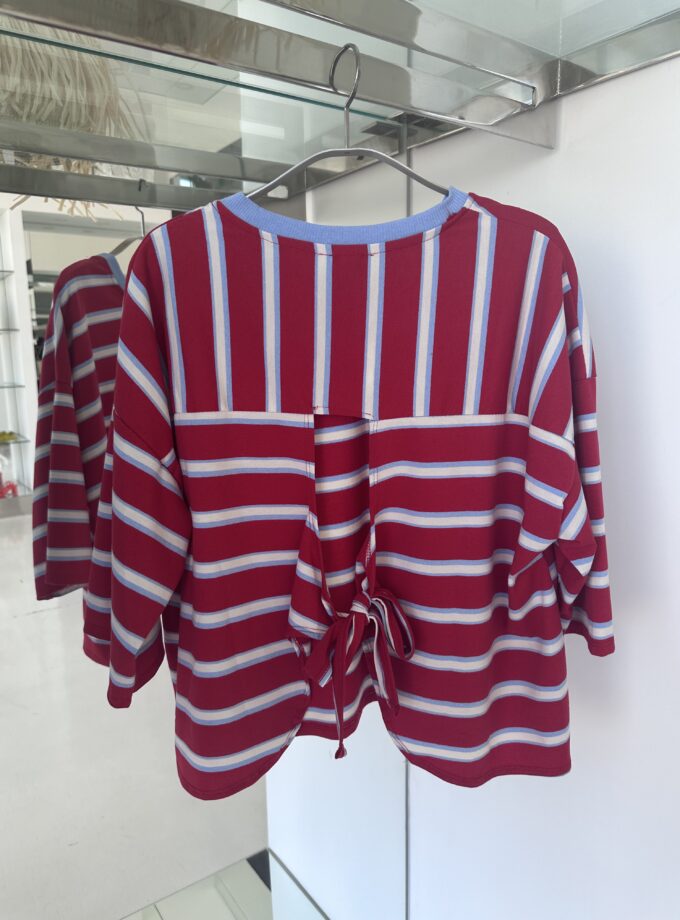 Camiseta de rayas roja