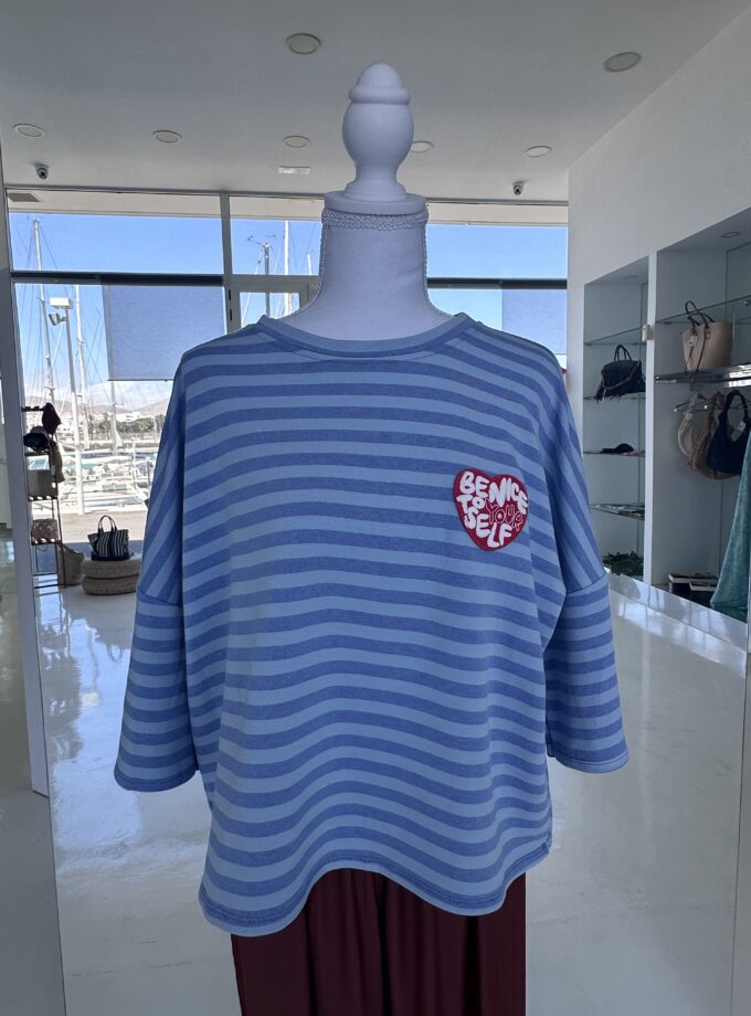 Camiseta de rayas azules