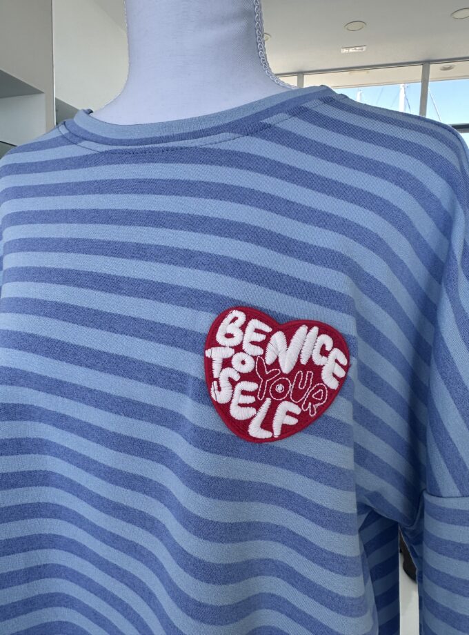 Camiseta de rayas azules