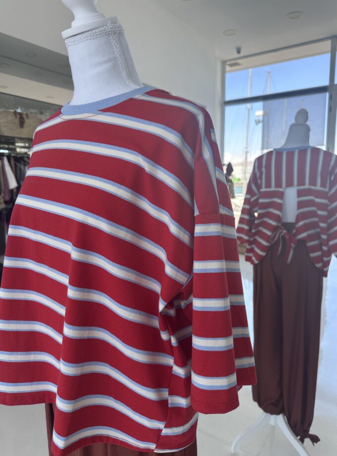 Camiseta de rayas roja