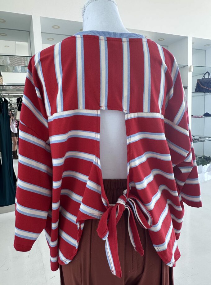 Camiseta de rayas roja